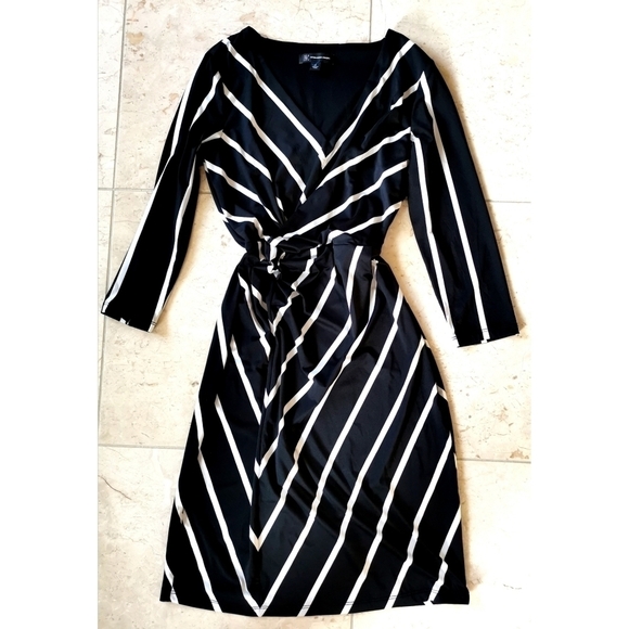 Faux wraparound dress slimming black white dress 3/4 sleeve - Picture 12 of 12